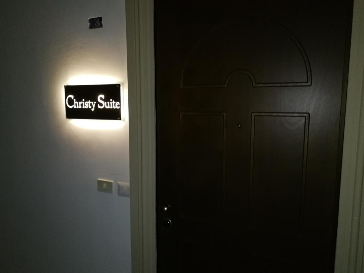 Christy Suite Elegante Appartamento Nel Centro Storico Di アンツィオ エクステリア 写真